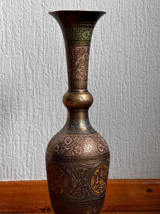 Кумган (кувшин) в восточном стиле, украшенный, Индия, латунь. 65 см