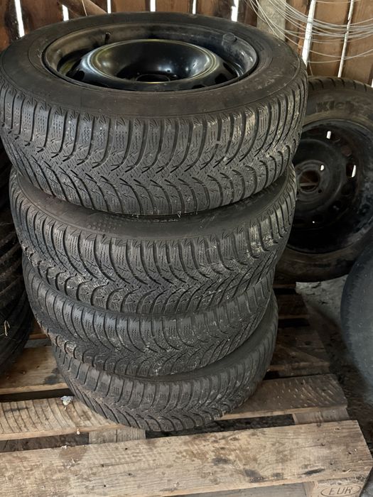 Set 4 Jante 195/65 R15 echipate cu anvelope iarna 4 prezoane