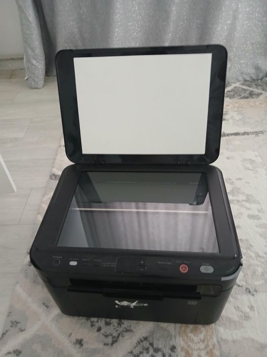 Принтер чернобелый Samsung.