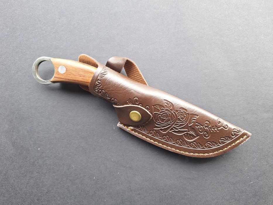 Ловен нож с кожена кания