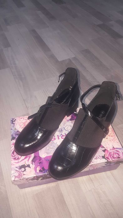 Аёллар оёқ кийими