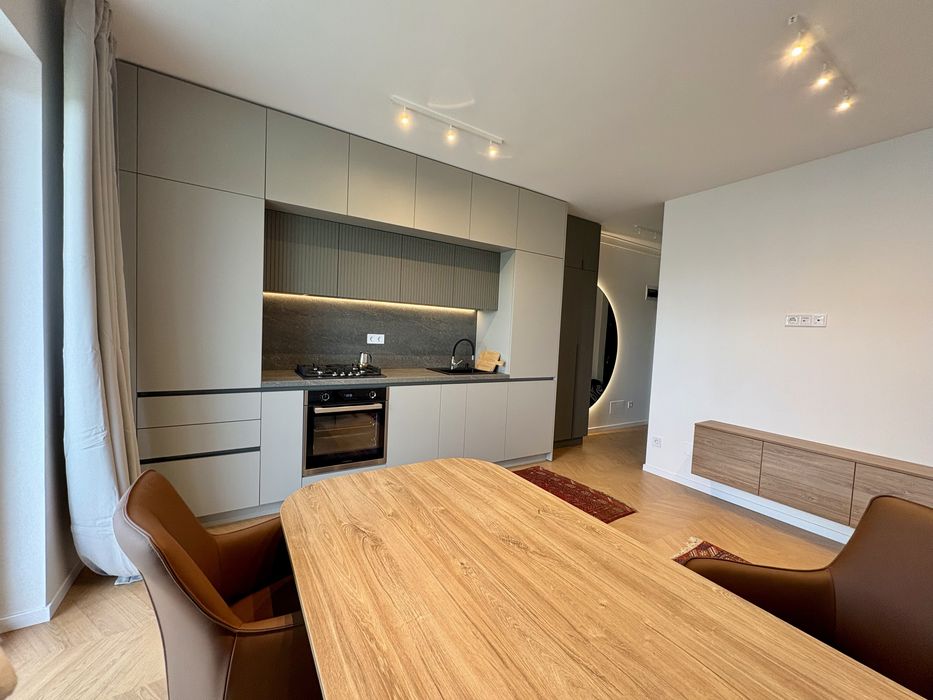 Apartament mobilat premium, 2 dormitoare, cu TVA inclus, 2 Balcoane, Etaj 1