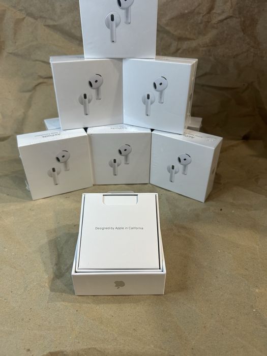 AirPods 4.
