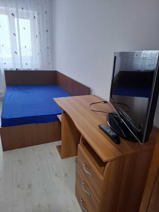 Inchiriez Apartament 4 camere (Piata-Mare)