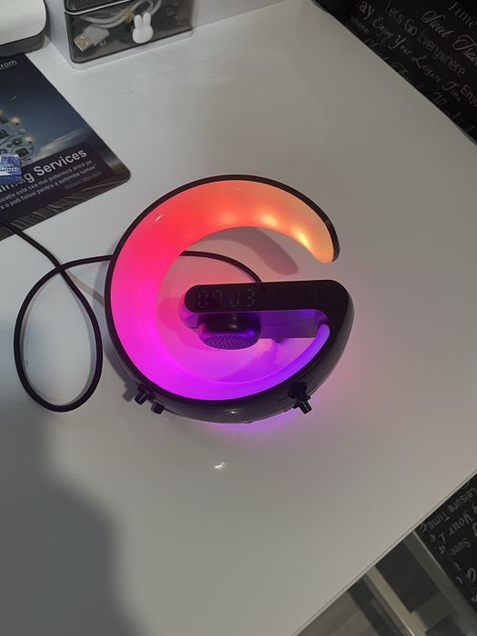 Incarcator wireless, boxa bluetooth fara duportul de se aseaza pe masa