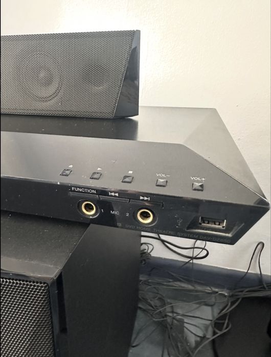 Продам Sony домашний кинотеатр 6-1 в отличном состояние как новый