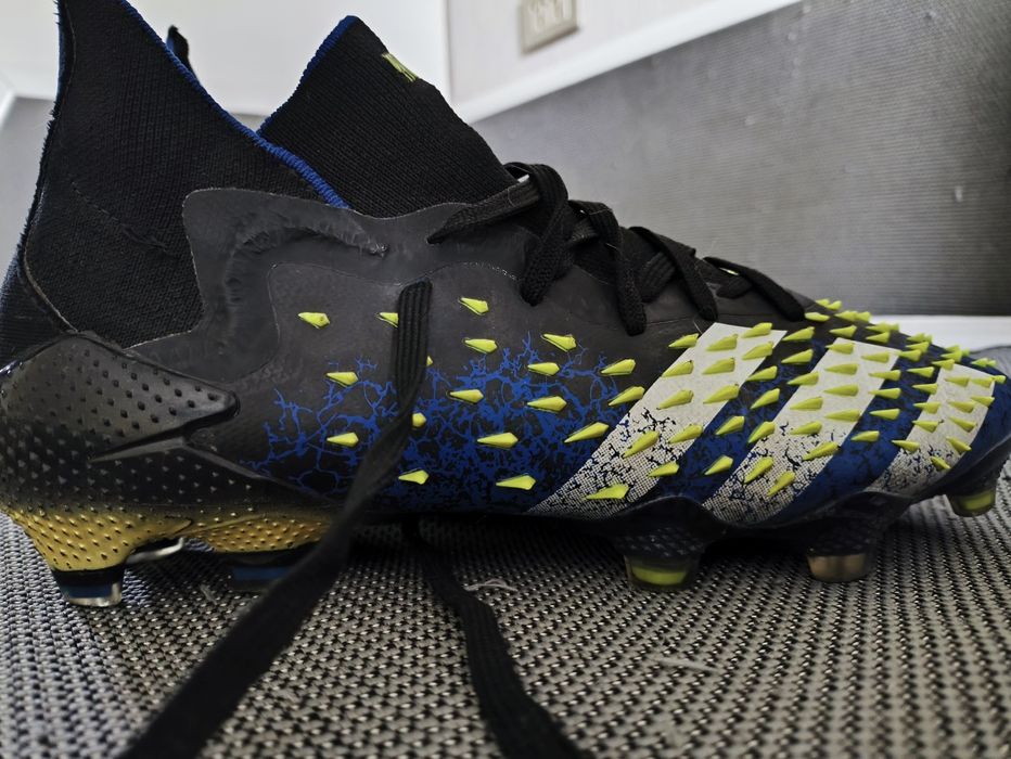 Футбольная форма и бутсы