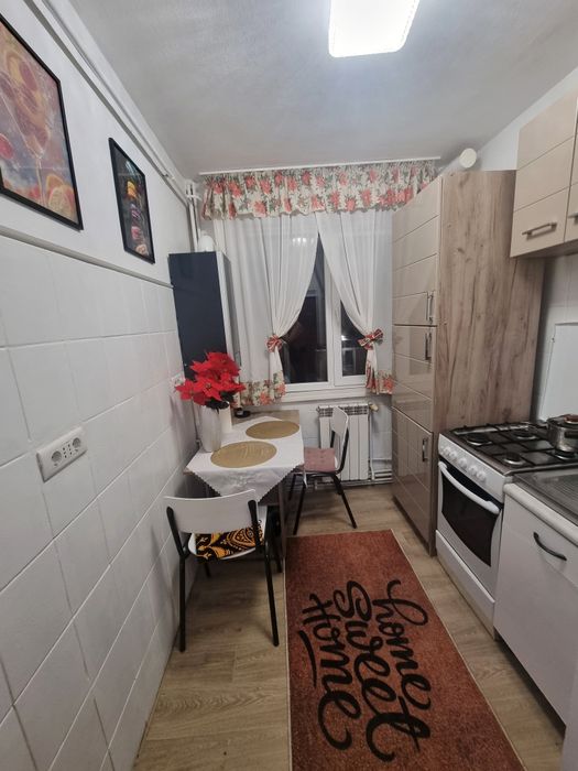 Apartament 3 camere - semidecomandat - etaj 1 - Micro 17