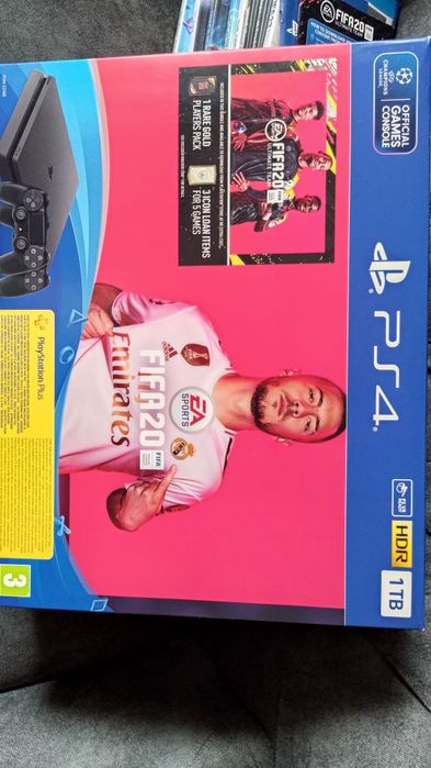 Ps4 1 tb cu 2 joystick