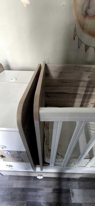 Деткко легло/бебешка кошара с люлеещ механизъм + матрак и протектор