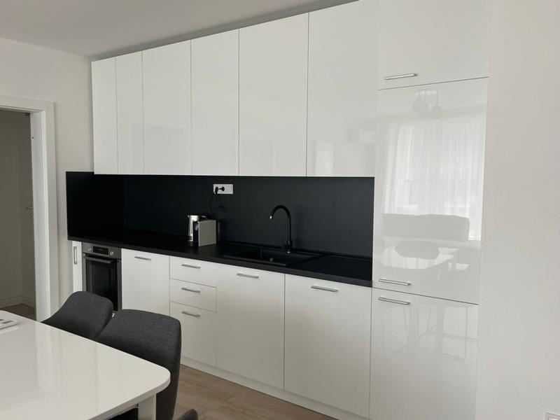 Дава се под наем Тристаен апартамент в София, Витоша - 115 кв.м за 688.5 € - Снимка #2