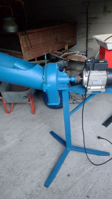 Moară electricea cu ciocănele
