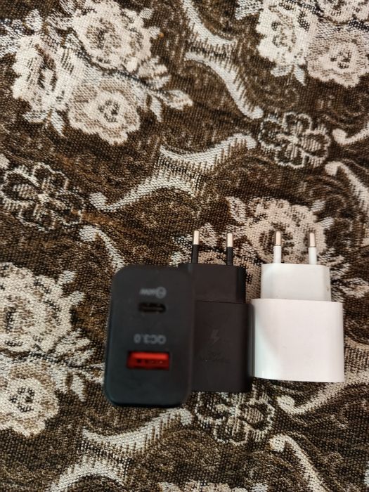 Premium Комплект за iPhone15: Калъф, 2брПротектори за камери 3бр.Заряд