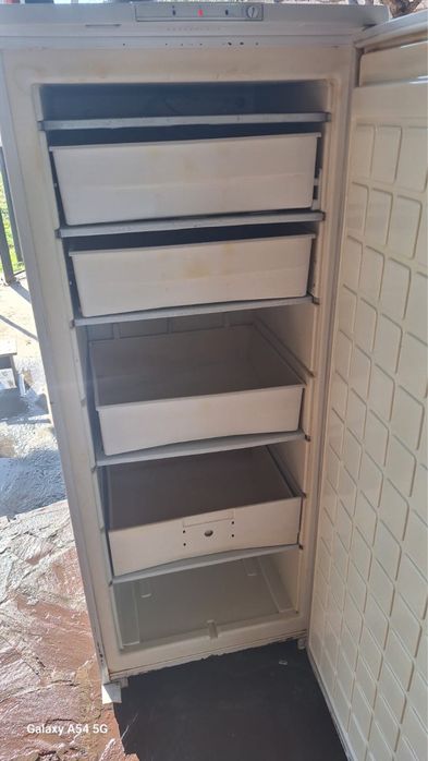 Морозильник в отличном состляние