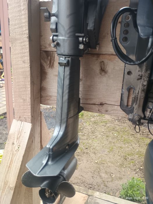 Barca gonflabila cu motor