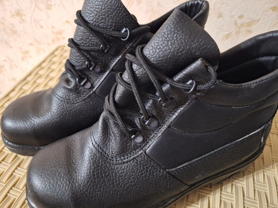 Спецобувь новая продам.