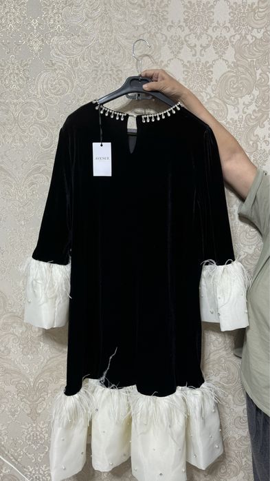 Платье нарядное черное