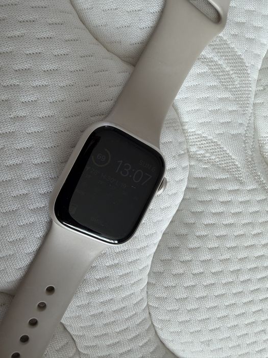 Apple watch series 8 41mm Starlight Aluminium Case