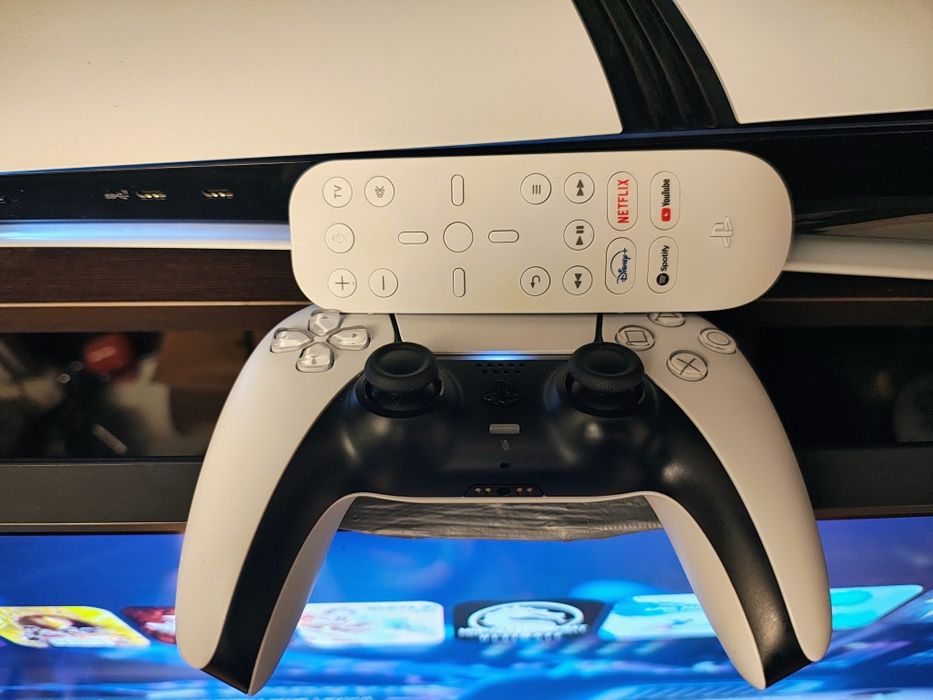 Play Station 5 cu maneta si telecomanda media in garantie