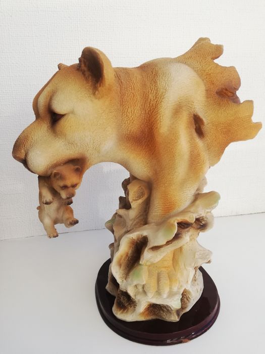 Статуэтка львицы!