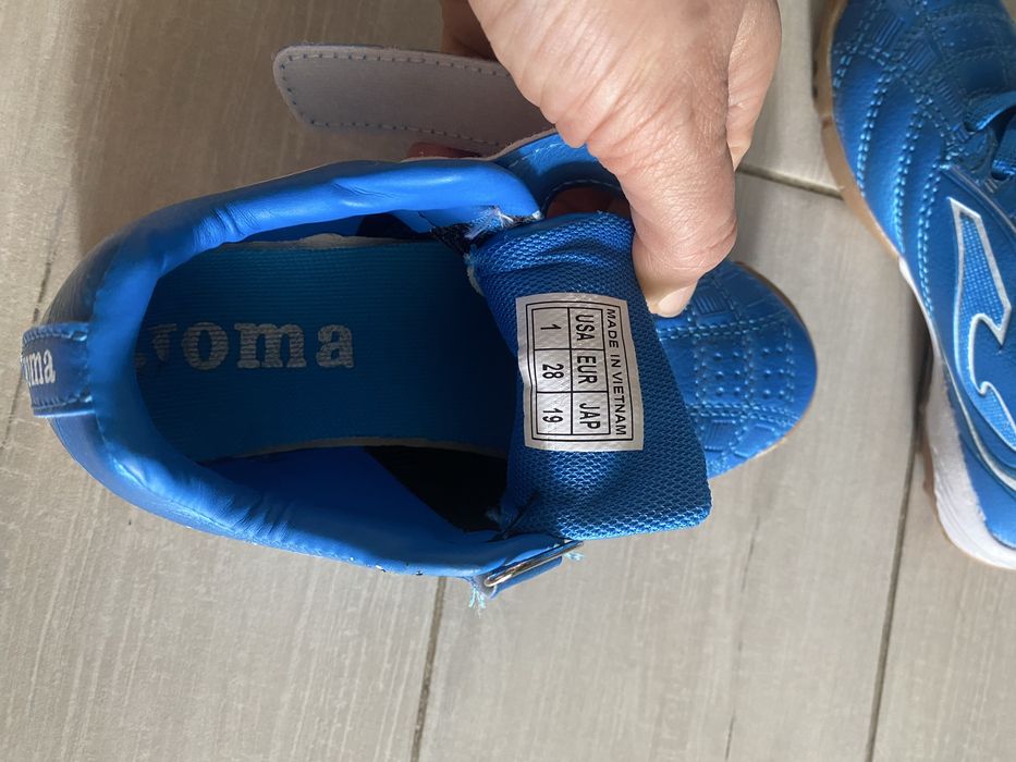 Продам Бутсы новые, для мальчика, размер 28