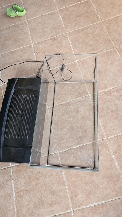 Acvariu 60 L. Cu capac.  60x30x30