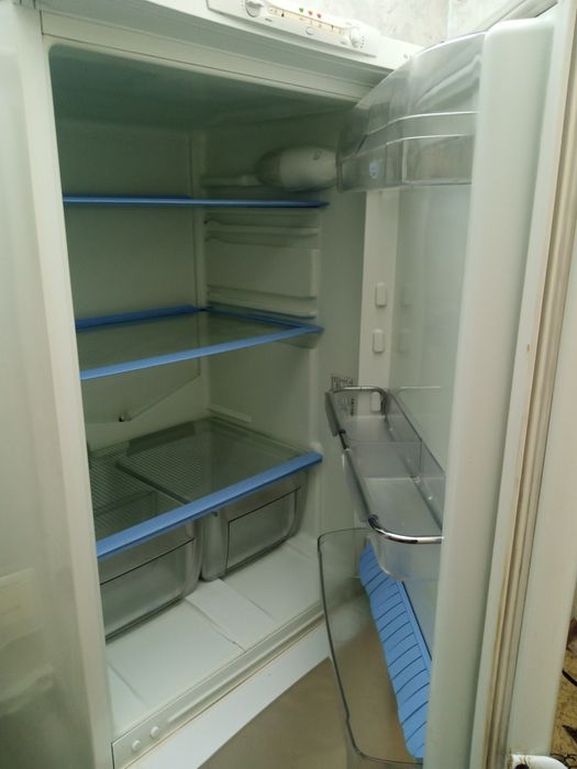 Холодильник indezit