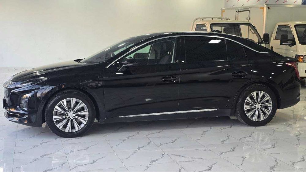 Сотилади срочно HONGQI / 2024/2025