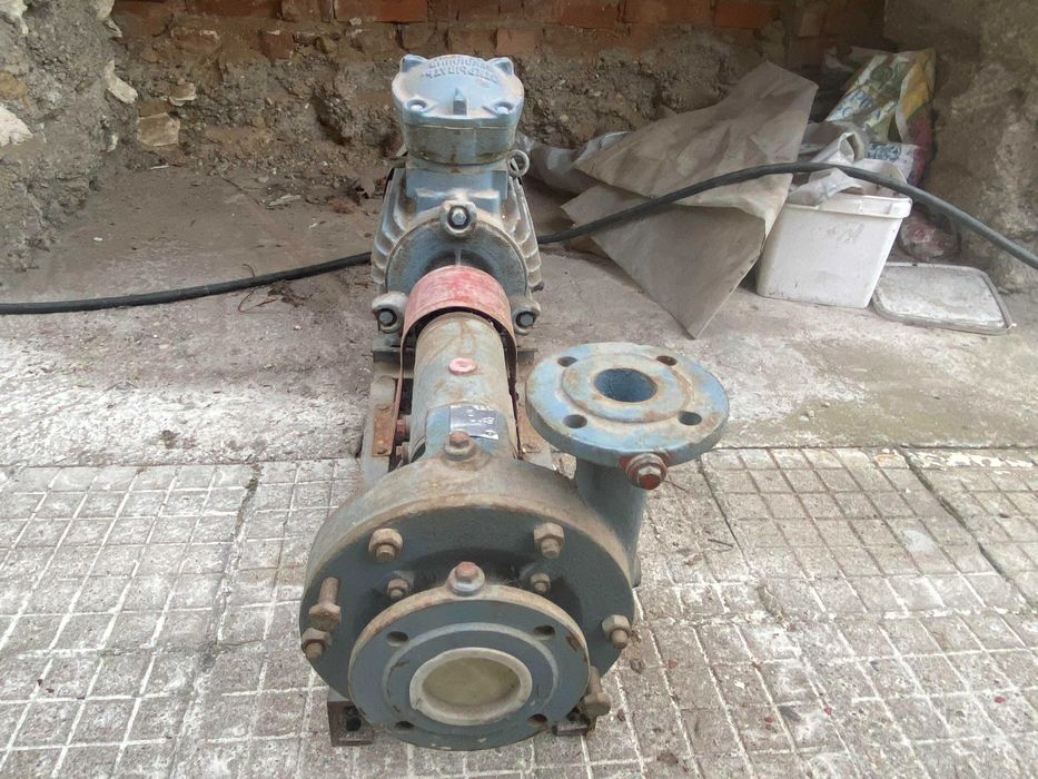 Водна помпа с двигател