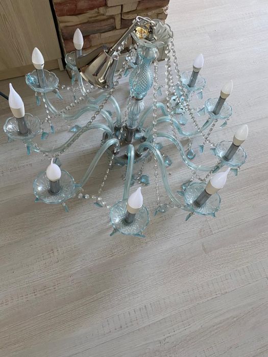 Продам люстру голубую