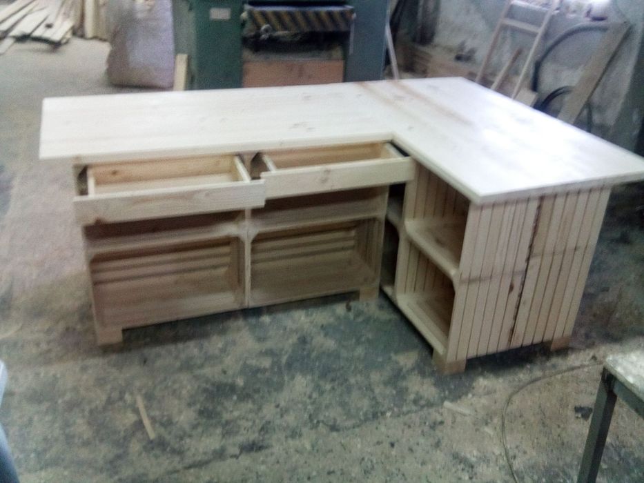 Щанд маса от масивна дървесина