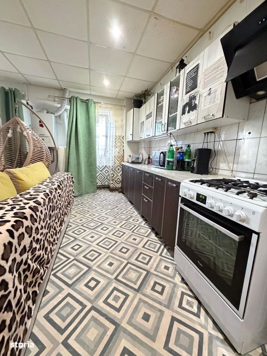 3 camere 2 bai 76mp etaj intermediar bloc pe cadre zona Nicolina