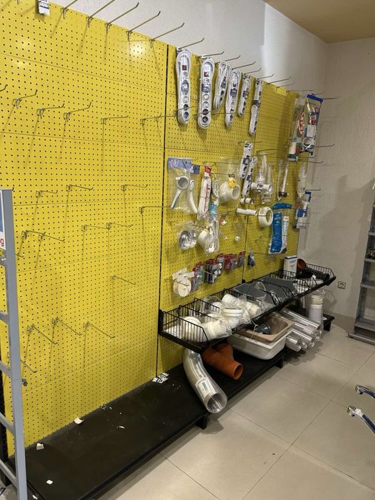 Стрлажи, витрини, оборудване за железария!