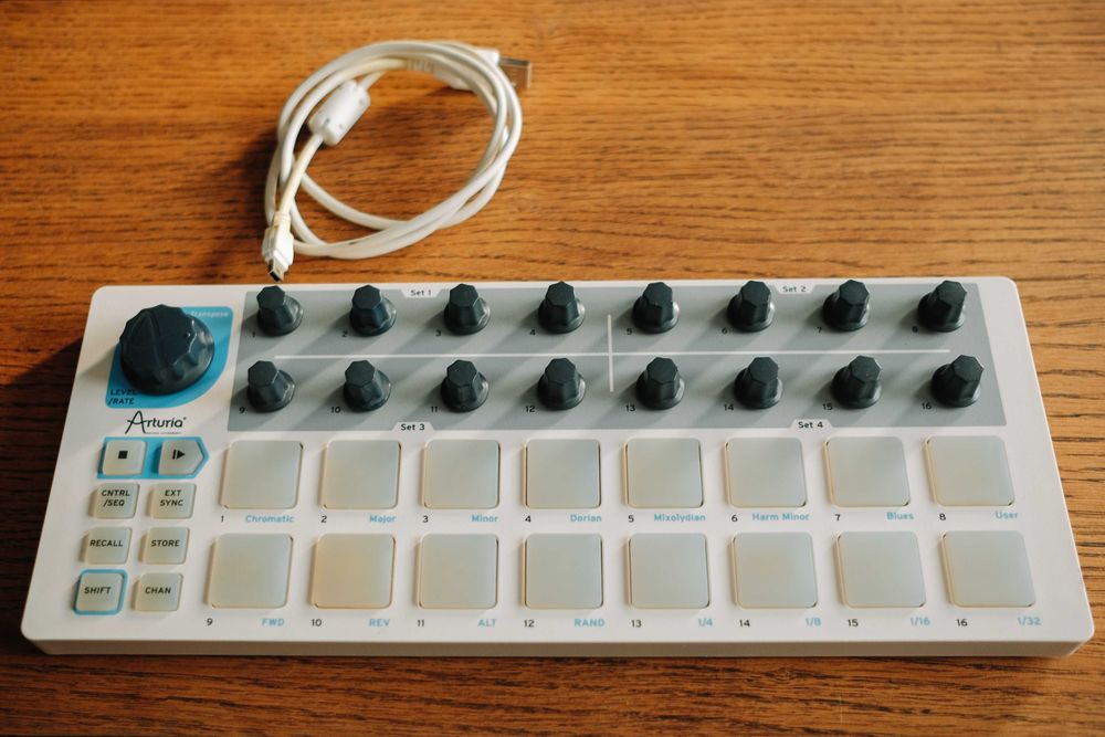 Controller MIDI Arturia BeatStep – Stare excelentă!