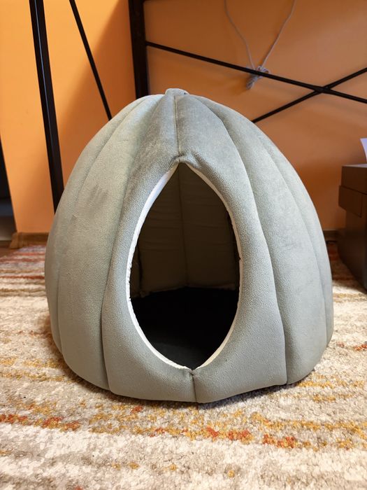 Vand casuta pentru pisici