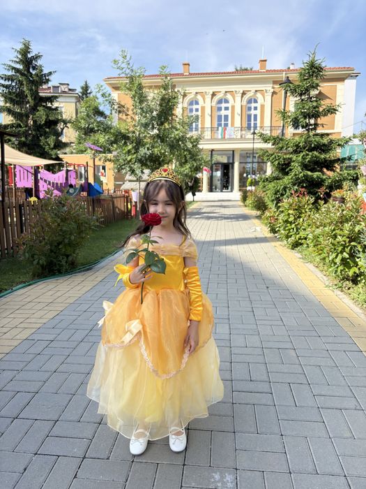 Карнавална рокля на Бел