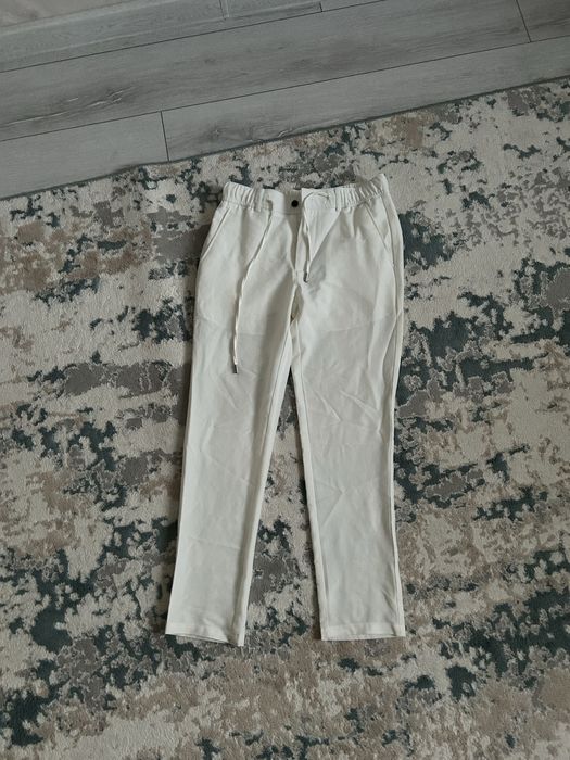 Продаю белые джинсы