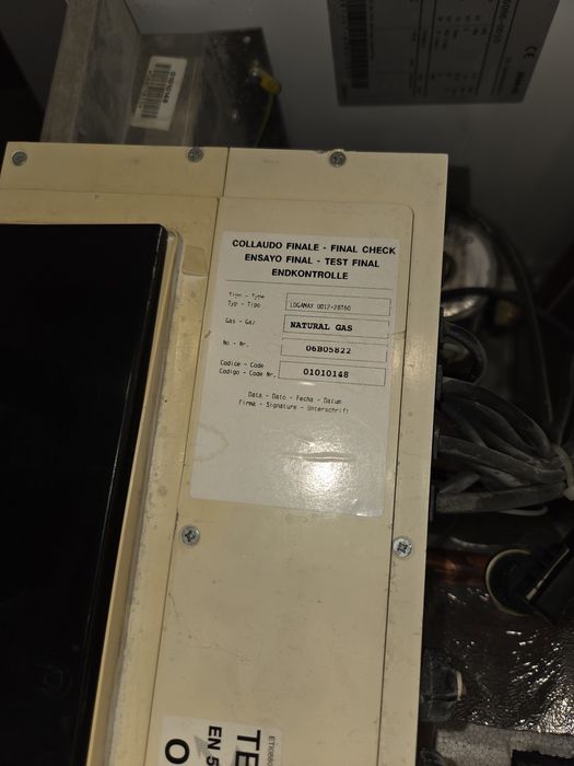 Газов котел Buderus Logamax U012-28T60 – 28 kW с вграден бойлер 60