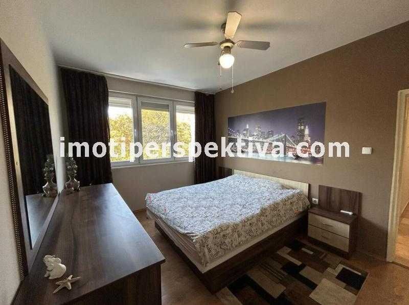 Продава се Тристаен апартамент в Пловдив, Център - 83 кв.м за 2025 €/кв.м - Снимка #2