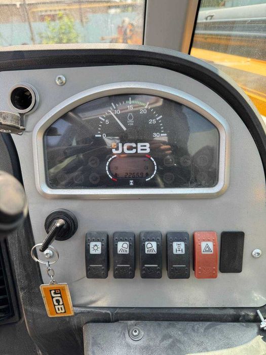 Sotiladi: JCB 530-110 teleskopik yuklagich (Telehandler)