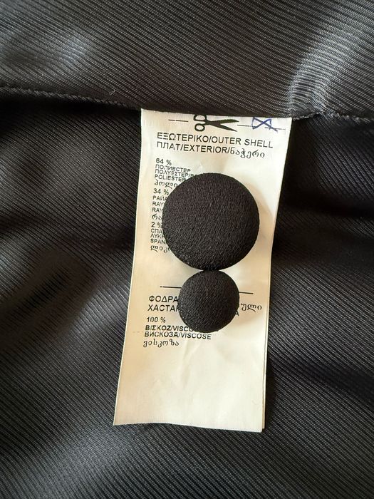 Продавам дамски костюм от три части