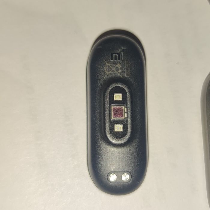 Xiaomi Mi Smart Band 4 + 4 ремешка