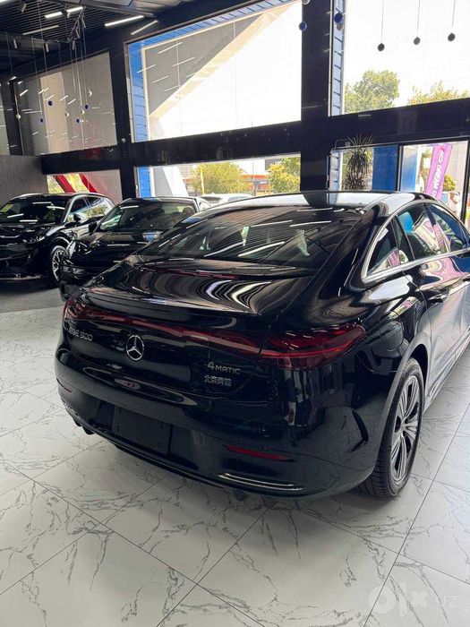 Mersedens benz eqe 500 v nalichii 4wd 680 km zapas