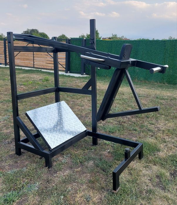Фитнес уред за крака / pendulum squat  / хакен клек , лег преса