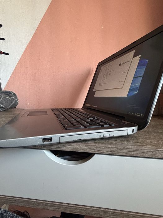 Dell 17,3” • Procesor i7 • 8gb ram • Hdd 1tb