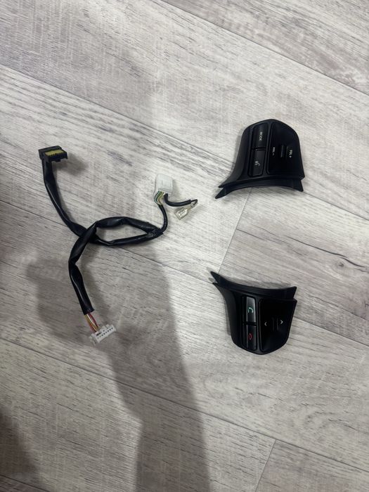 Кнопки на мультеруль  kia rio 3