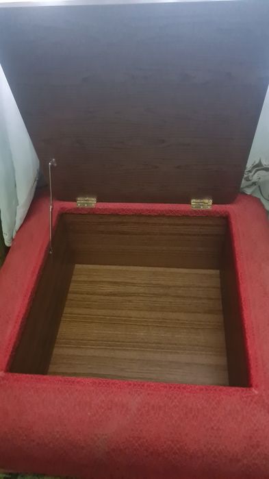 Пуфик как новый с отсеком