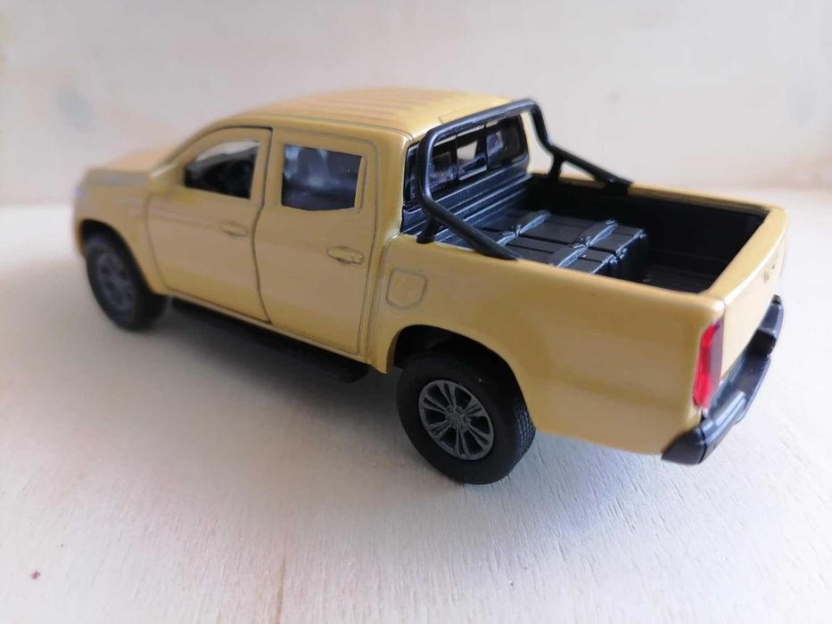 Мерцедес Х-класа в мащаб 1:34.