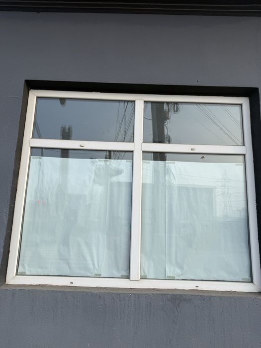 Usa+geamuri pentru magazin