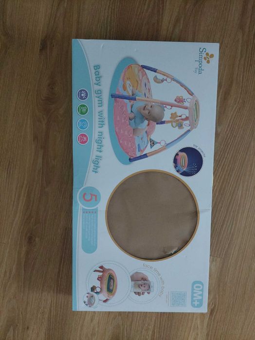 Активна гимнастика с музика и светлини за момиче